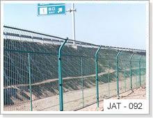 安平泰隆高速公路护栏网(公路隔离栅)