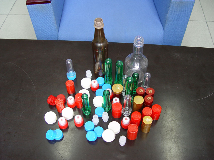 各种瓶盖和瓶胚模具